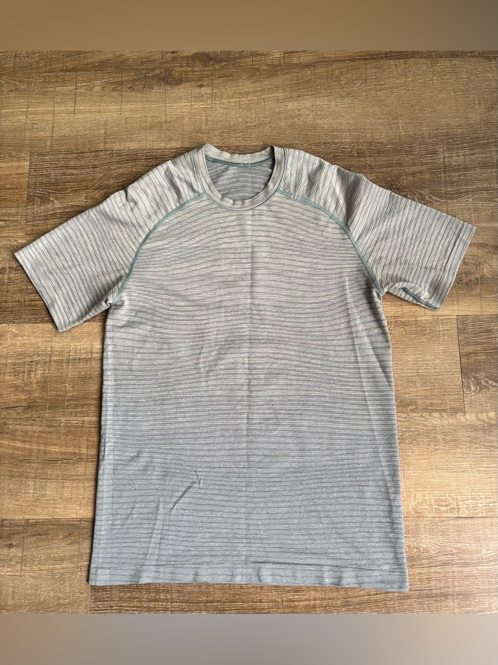 Lululemon Metal Vent Tech Blue Gray Ombre Short Sleeve Shirt
